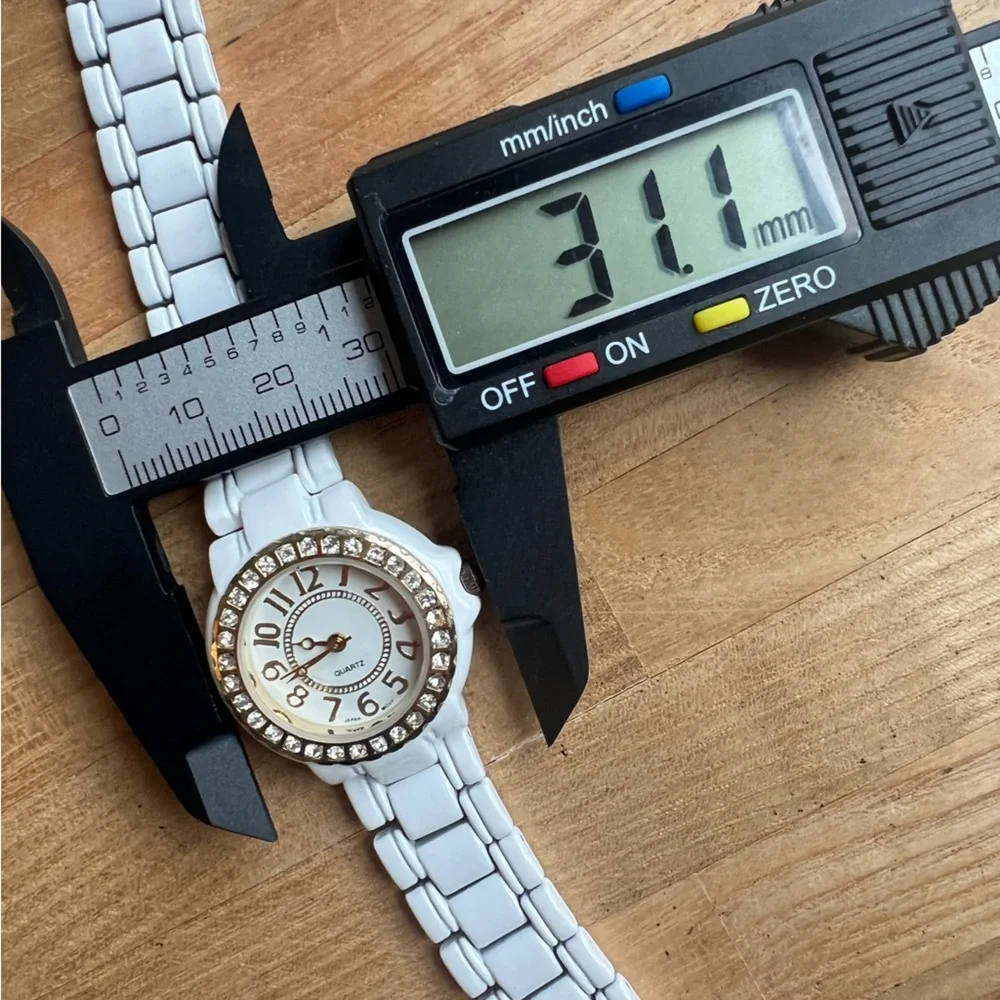 Unbranded Ladies white crystals fashion watch NEW BATTERY